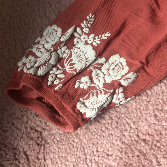 Xhilaration Cold Shoulder Long Sleeve - Picture 4 of 7